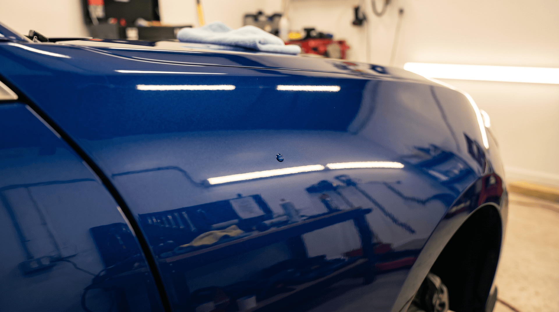 Perfektes Lackierergebnis – glänzende Fahrzeuglackierung nach professioneller Reparatur in Lüdenscheid