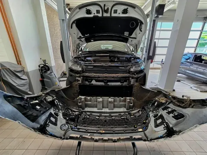 Fahrzeugdemontage und Prüfverfahren