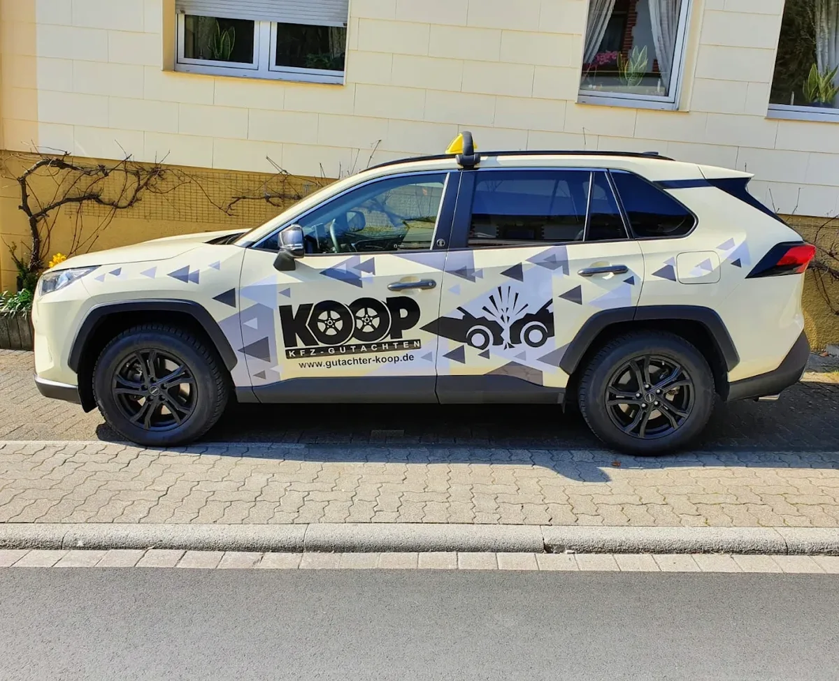 Toyota RAV4 Taxi mit geometrischem Koop-Design