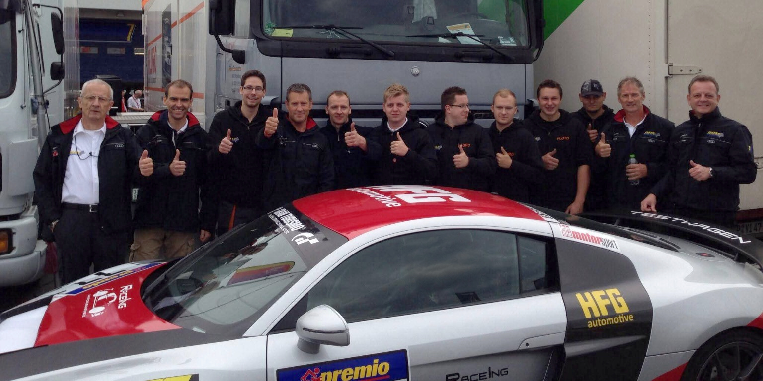 Aus meiner Motorsportzeit: das Team beim 24-Stunden-Rennen 2013 am Nürburgring.
