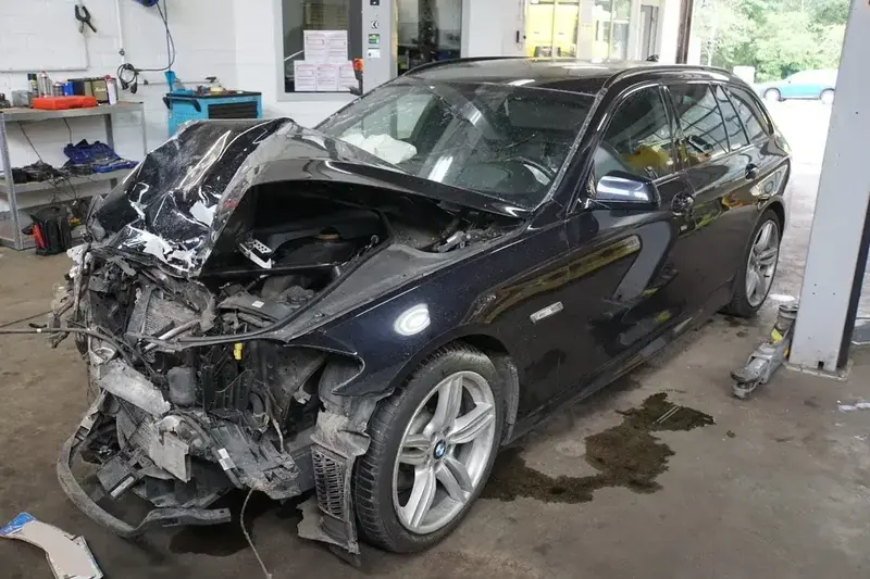 Kfz-Gutachter bei der Fahrzeugbewertung